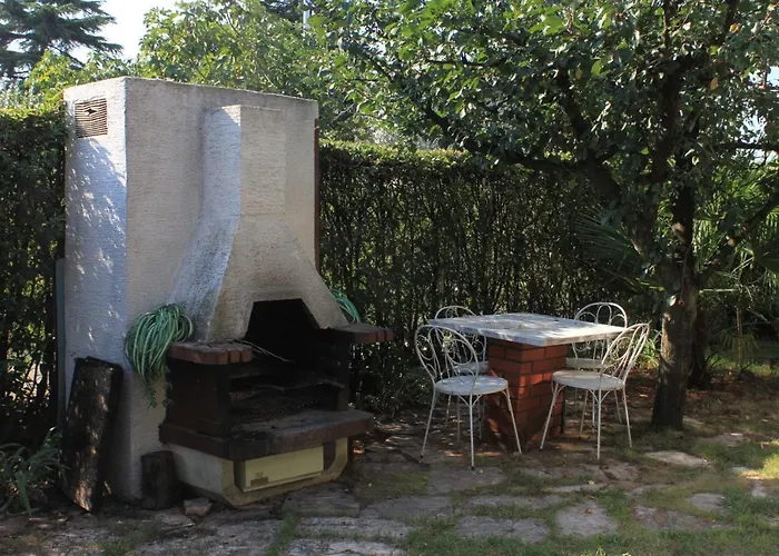 아파트 With Parking Space - 7171