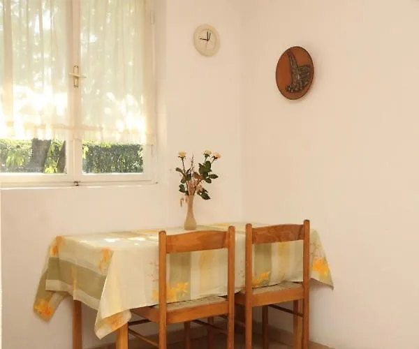 아파트 With Parking Space - 7171