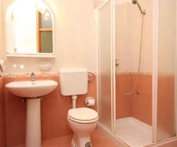 With Parking Space - 7171 אומאג